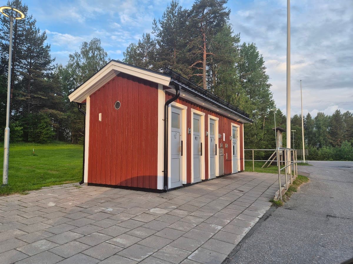 Rastplats Törefjärden vid E4 med utsikt över Bottenviken och natursköna omgivningar i Norrbotten.
