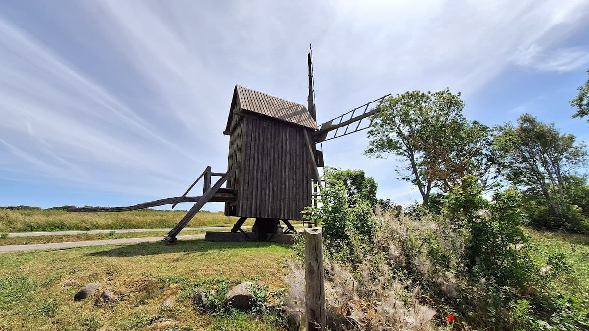 Rastplats Albrunna på sydöstra Öland med utsikt över öppet landskap och alvarmark.