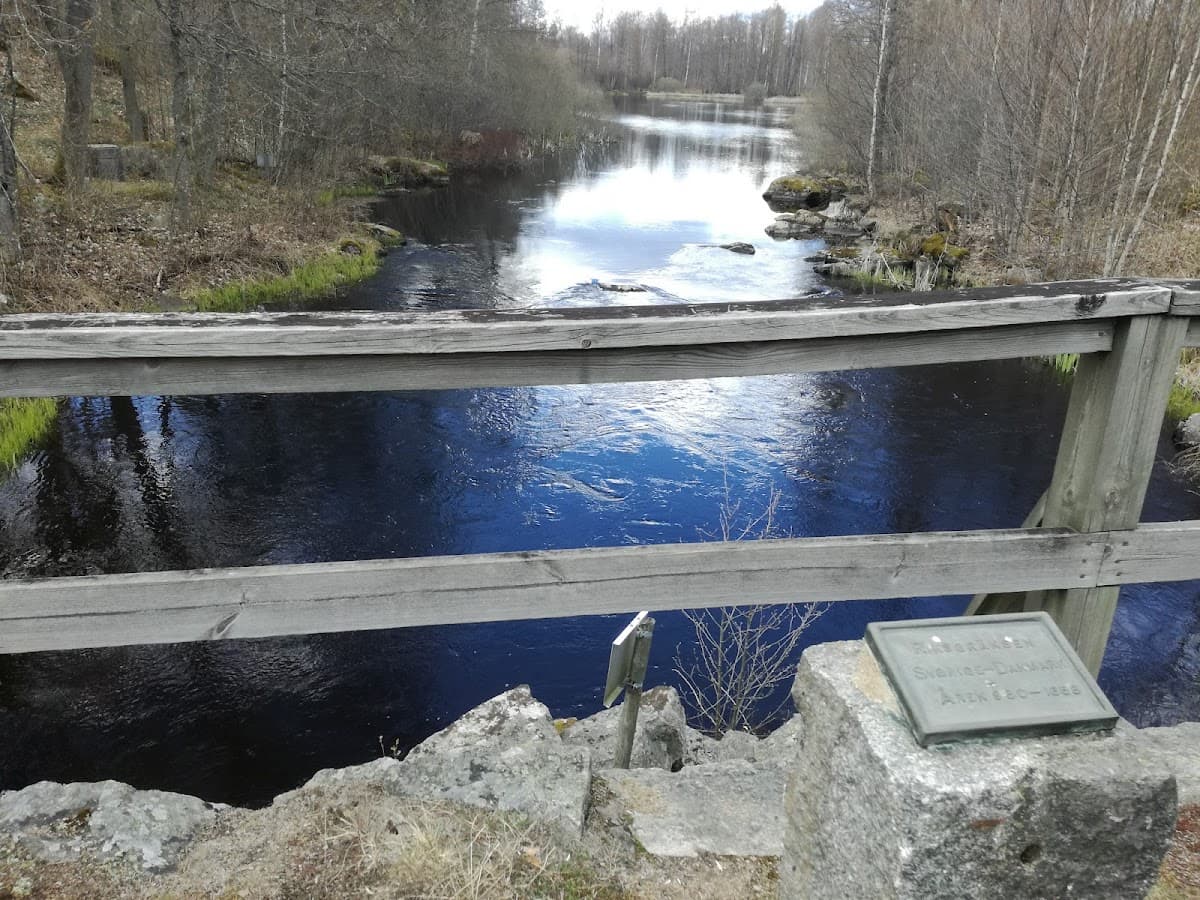 Rastplats Fur vid riksväg 70 med utsikt över sjön Siljan och dalsländskt skogslandskap.