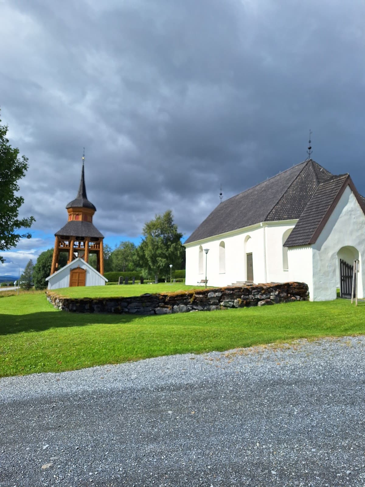 Rastplats Mattmar vid E14 i Jämtland med skog och öppna ytor mellan Östersund och Åre.
