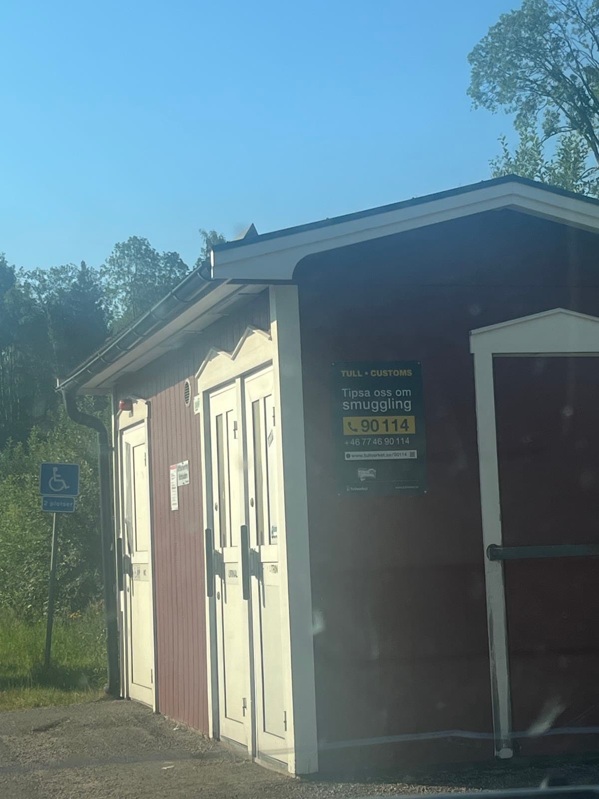 Rastplats Skönviksberget V längs E4 med utsikt över skogslandskap och Indalsälvens dalgång.