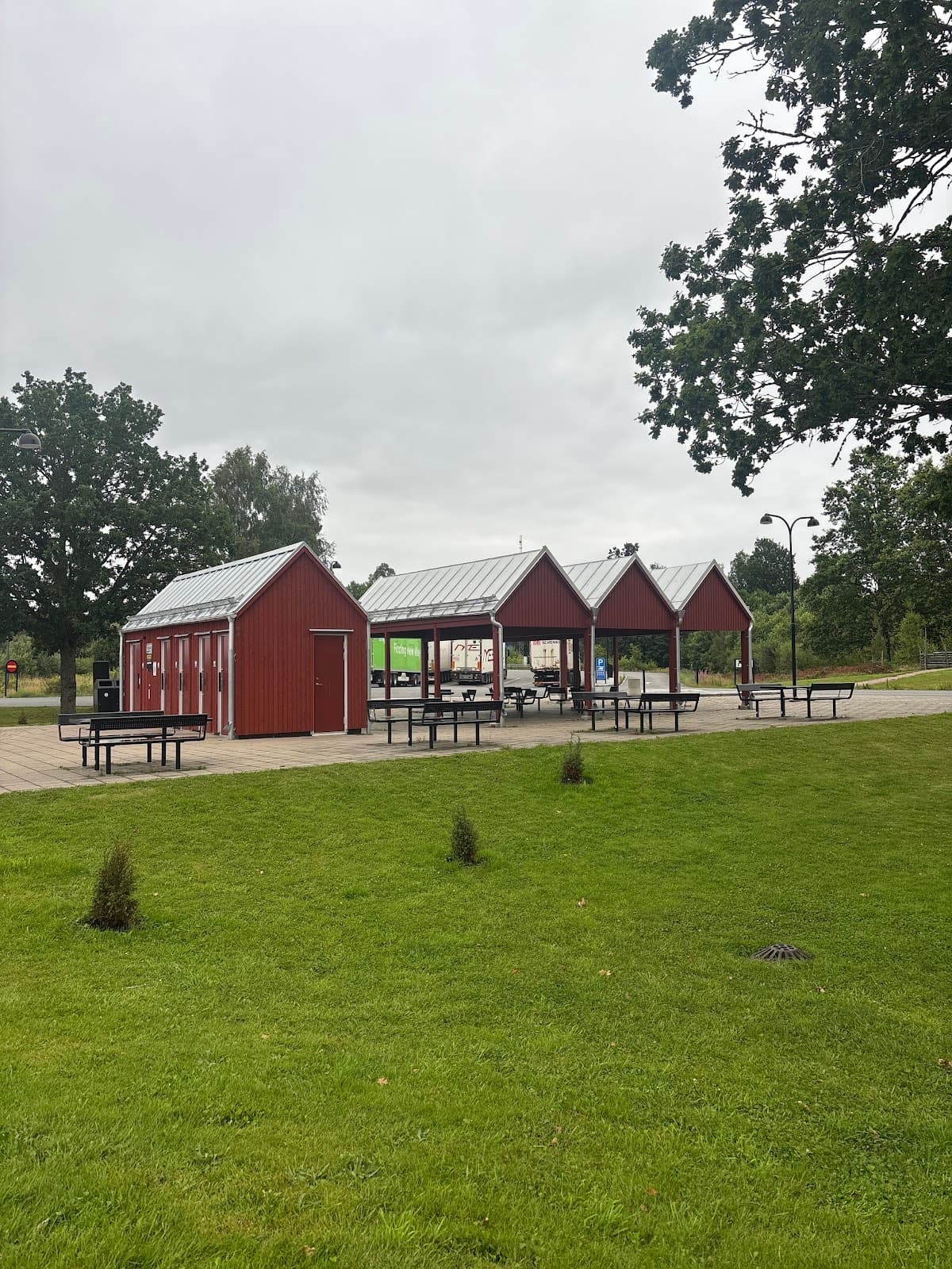 Rastplats Vandalorum vid E4 norr om Värnamo, en modern pausplats intill konst- och designmuseum.